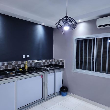 Meuble 1Ch 2E Ch Dispo Avec Un Supplement E1D Apartman Douala Kültér fotó