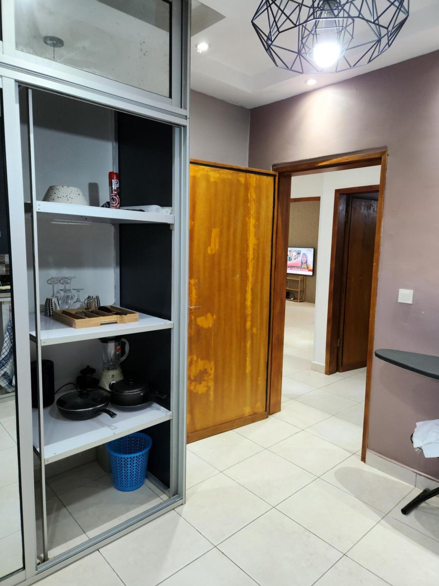 Meuble 1Ch 2E Ch Dispo Avec Un Supplement E1D Apartman Douala Szoba fotó