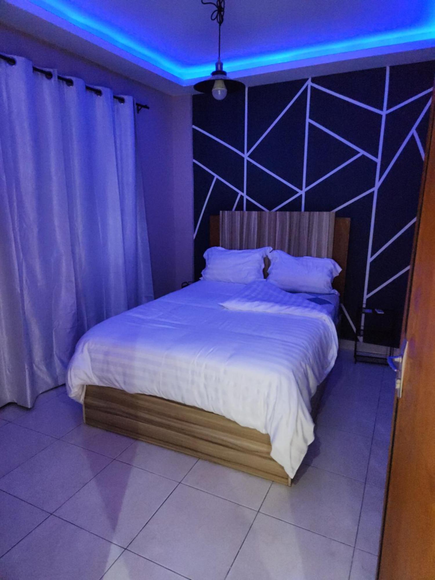 Meuble 1Ch 2E Ch Dispo Avec Un Supplement E1D Apartman Douala Szoba fotó